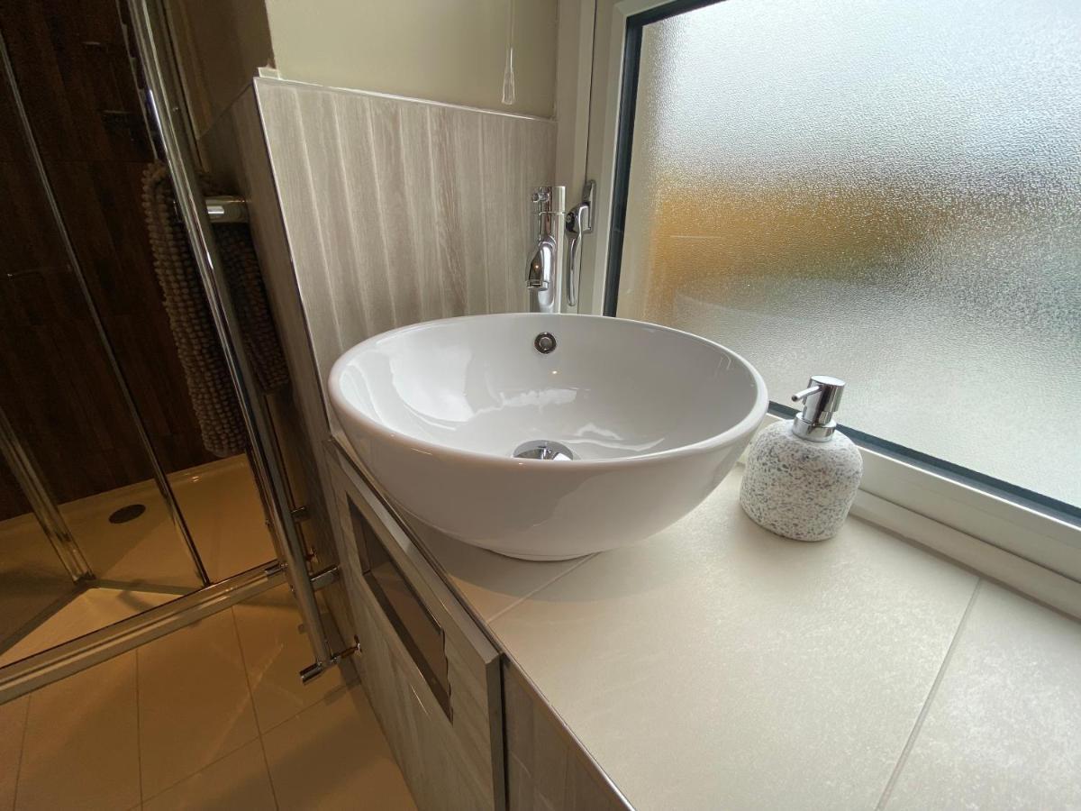 The Gate Lodge At Dunnanew - 4 Star- Sleeps 5 Seaforde Экстерьер фото